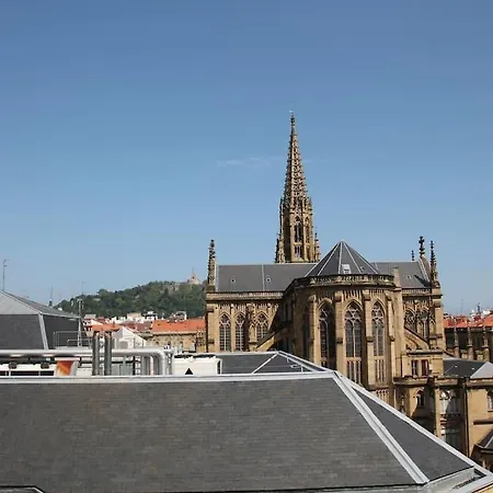 Luminoso Apartamento Con Terraza Y Parking Gratis. San Sebastián