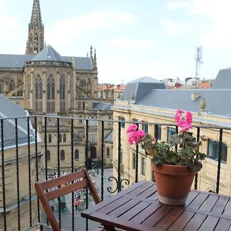 Luminoso Apartamento Con Terraza Y Parking Gratis. Apartment